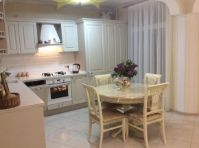 Elegant Apartment on Tyulpanov